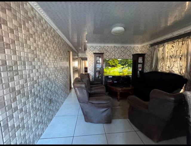 5 BEDROOM HOUSE FOR SALE IN FOREST VILLAGE